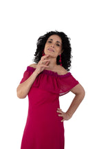 Arriendo de Vestido largo de gasa fucsia oscuro con vuelos en escote y vuelos purpura abajo
