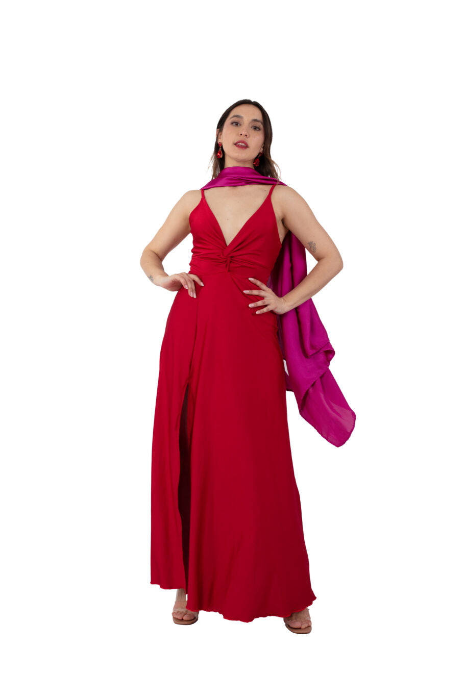 Arriendo de Vestido largo rojo de lycra con nudo en escote y pabilos