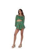 Arriendo de Conjunto de dos piezas, top verde con mangas y short con estampado de flores café