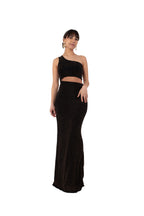 Arriendo de Vestido largo con un hombro negro con brillos dorados y corte en cintura
