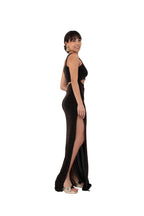 Arriendo de Vestido largo con un hombro negro con brillos dorados y corte en cintura