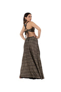 Arriendo de Vestido largo negro con dorado brillos con tajo adelante y cut out