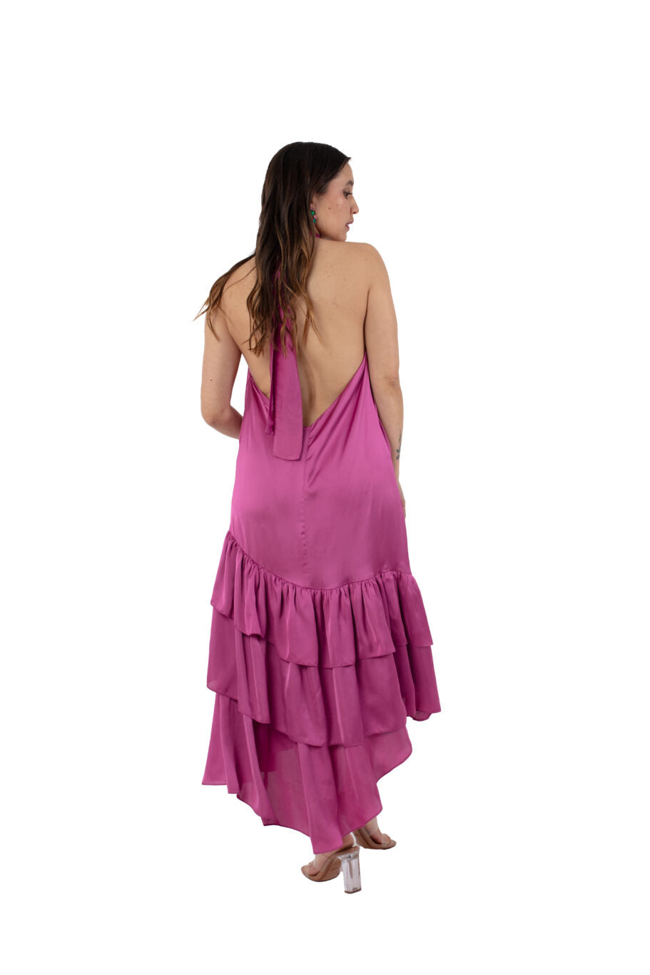 Arriendo de Vestido largo rosado metalizado cuello halter con vuelos abajo