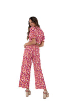 Arriendo de Conjunto de dos piezas, top con manga aglobada y pantalón recto con estampado naranjo, morado y beige