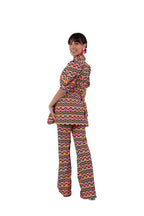 Arriendo de Conunto de dos piezas, Chaqueta con hombreras y pantalón con estampado naranjo con fucsia y negro