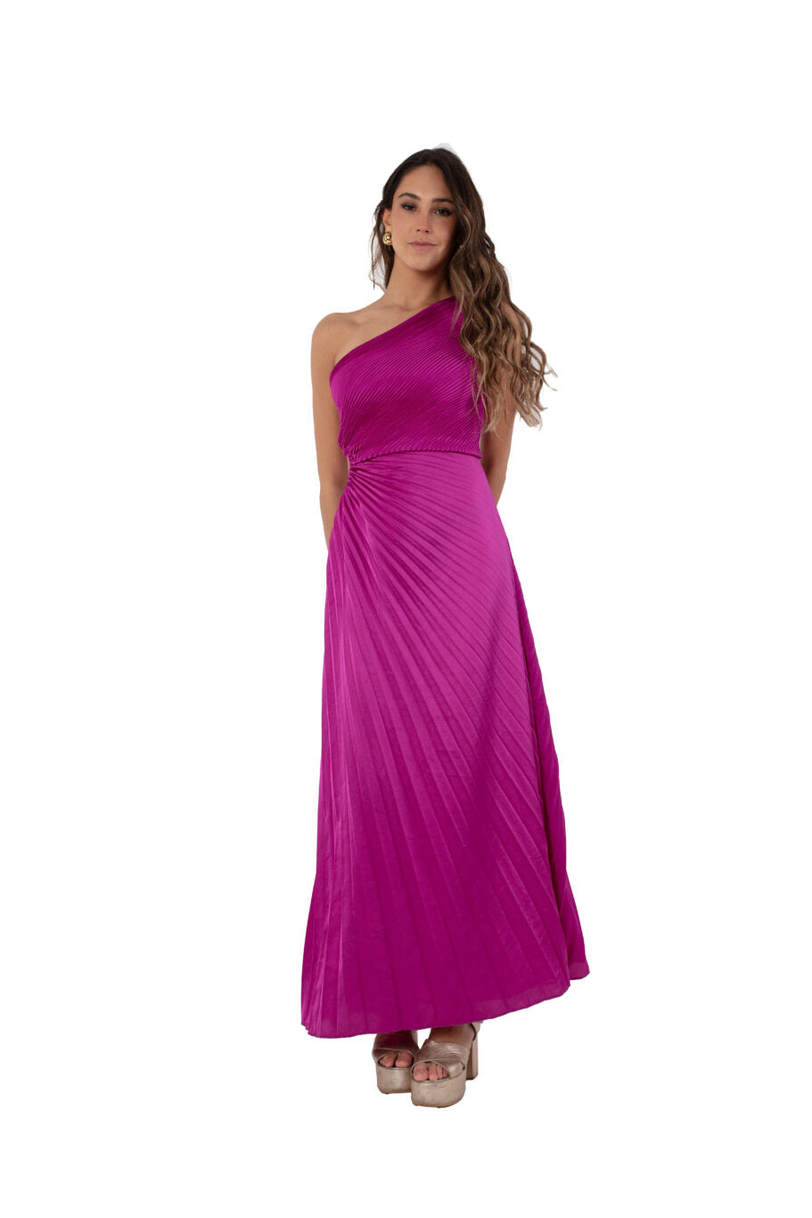 Arriendo de Vestido largo magenta un hombro plisado con corte al costado