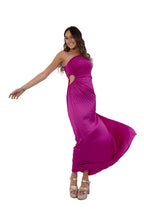Arriendo de Vestido largo magenta un hombro plisado con corte al costado