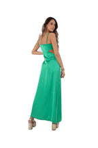 Arriendo de Vestido largo de seda verde cata asimétrico con corte en cintura