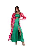 Arriendo de Kimono de seda con estampado naranjo, fucsia y lila