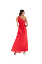 Arriendo de Vestido largo color salmón plisado y con un hombro