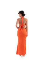 Arriendo de Vestido largo naranjo con cortes en cintura, tela elasticada