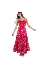 Arriendo de Vestido largo rojo claro con lineas blancas y cortes en cintura