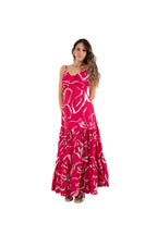 Arriendo de Vestido largo rojo claro con lineas blancas y cortes en cintura