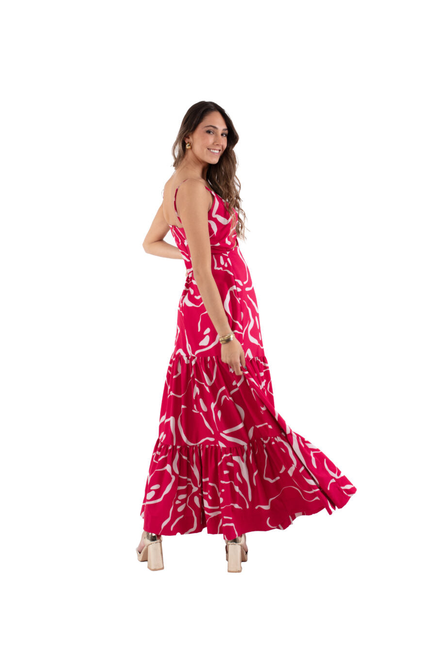 Arriendo de Vestido largo rojo claro con lineas blancas y cortes en cintura