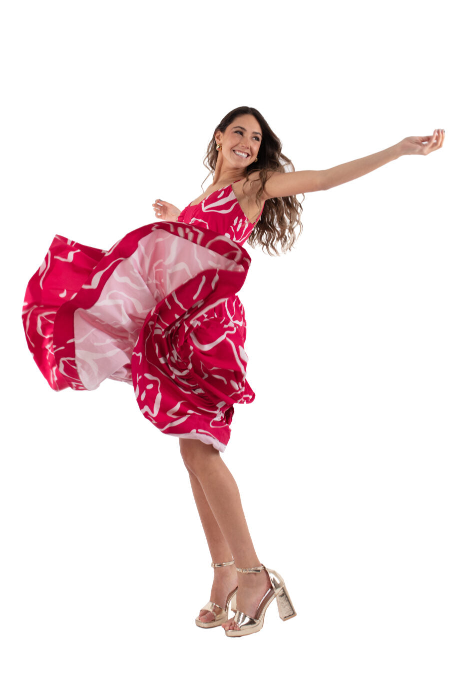 Arriendo de Vestido largo rojo claro con lineas blancas y cortes en cintura