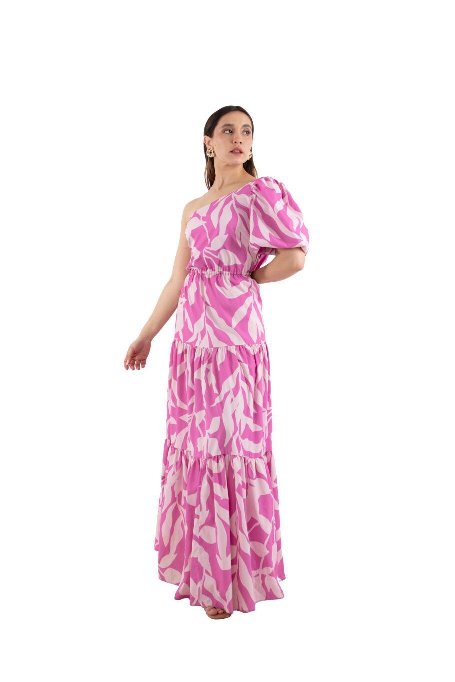 Arriendo de Vestido largo estampado rosado con blanco y un hombro
