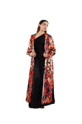 Arriendo de Kimono largo de seda con estampado animal print y manga larga