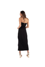 Arriendo de Vestido largo negro con plumas en escote strapless
