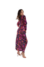 Arriendo de Vestido largo con mangas y hombreras estampado morado azul y naranjo