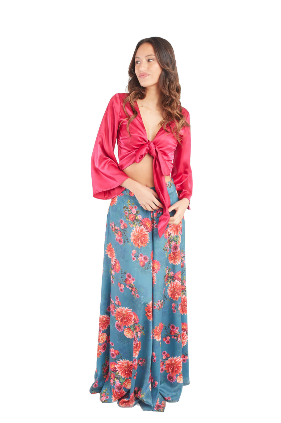 Arriendo de pollera marca india chic azul con flores rojas