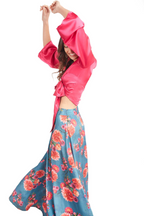 Arriendo de pollera marca india chic azul con flores rojas