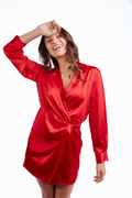 Arriendo de Vestido corto rojo con mangas y cuello camisero
