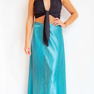 Arriendo de Conjunto crop top negro de laycra y pollera calipso de seda
