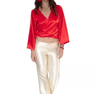 Arriendo de Conjunto crop top rojo con mangas y pantalón color oro viejo con cinturón