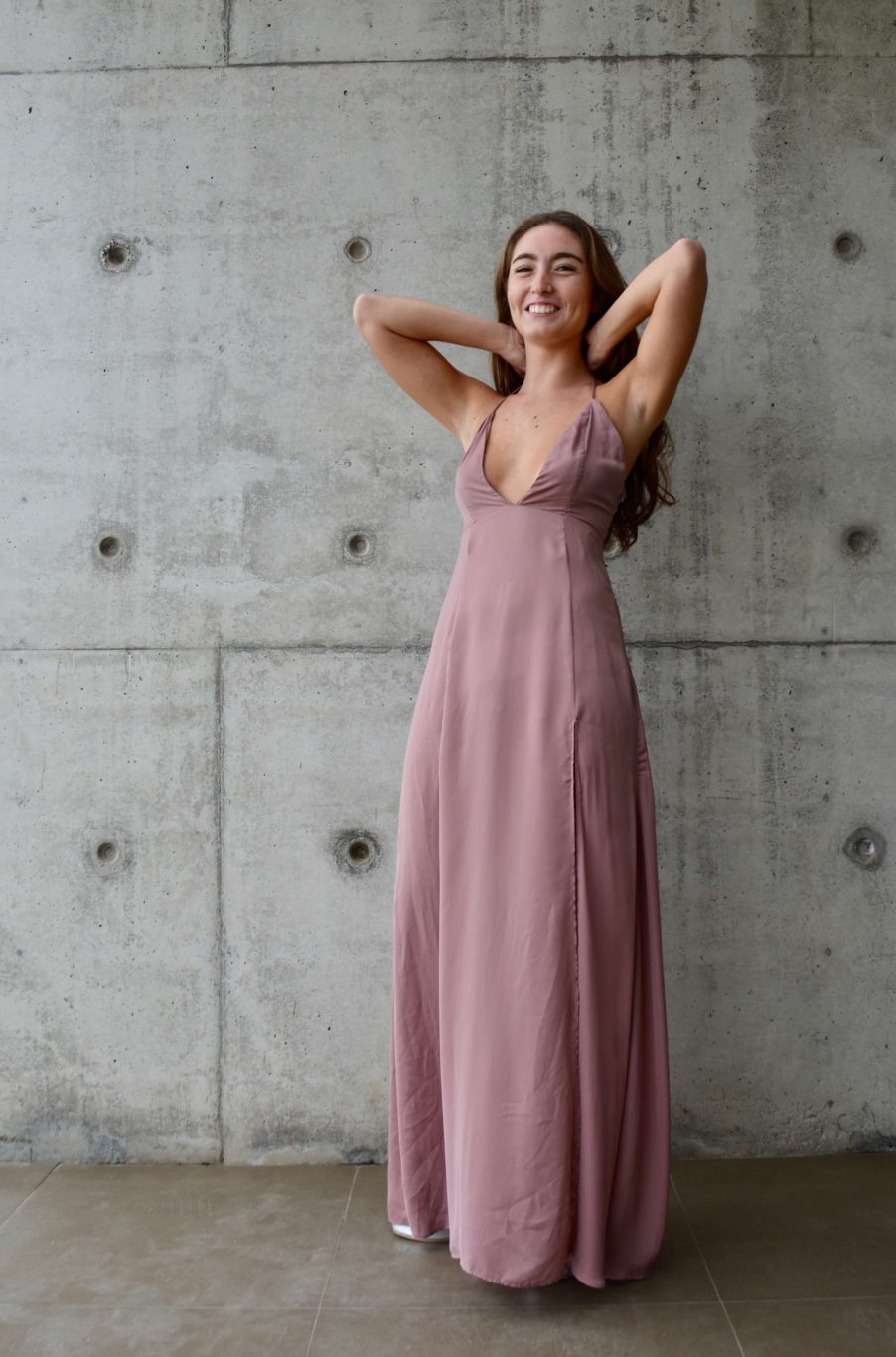 Vestido color Palo Rosa largo de seda y espalda cruzada - Chic Dress Project