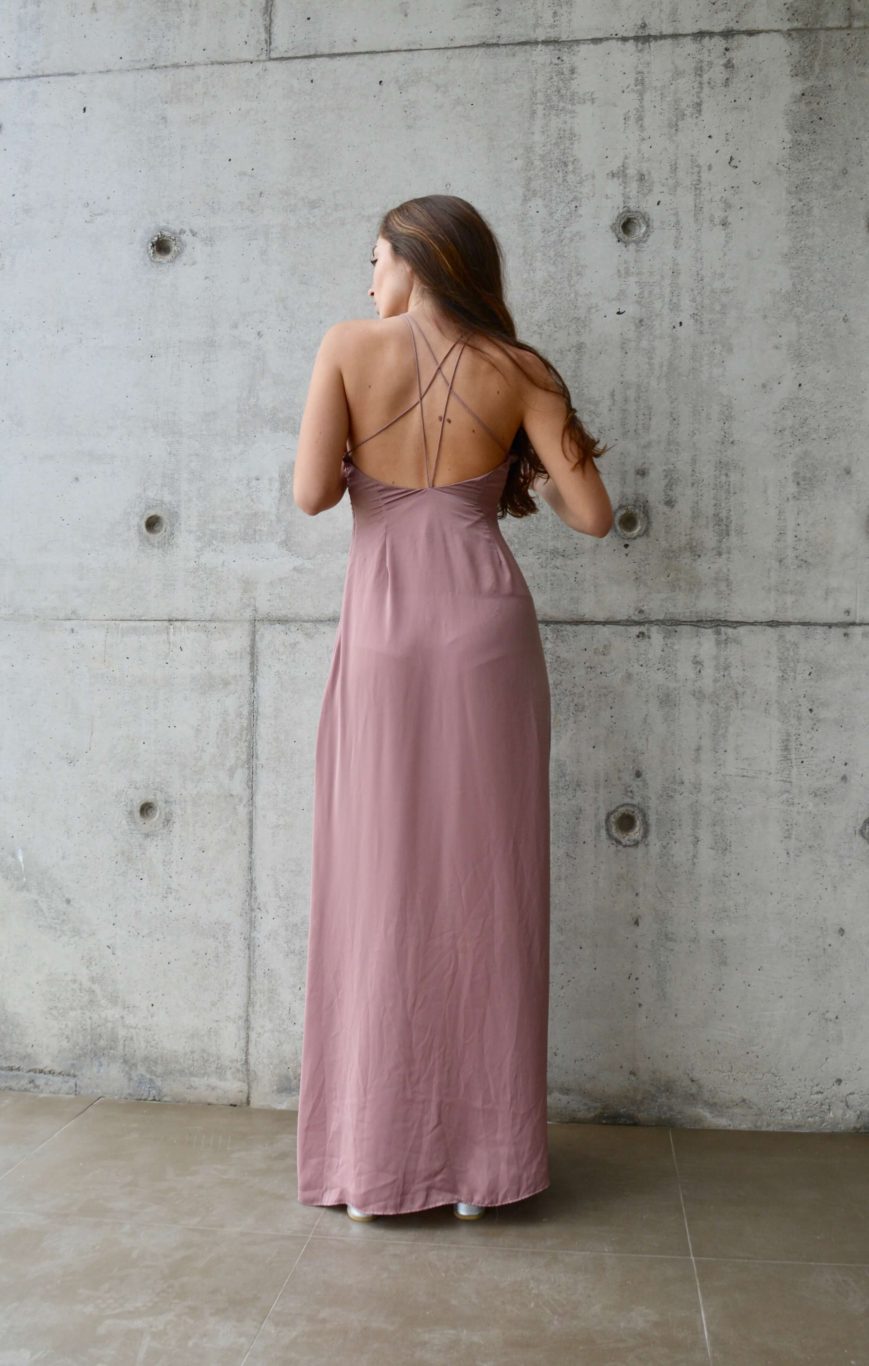 Vestido color Palo Rosa largo de seda y espalda cruzada - Chic Dress Project